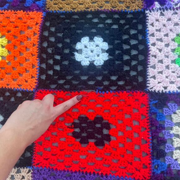 Vintage Handmade Crochet Afghan Granny Square Multi-Color Bright Mismatch Kitsch - Picture 5 of 5